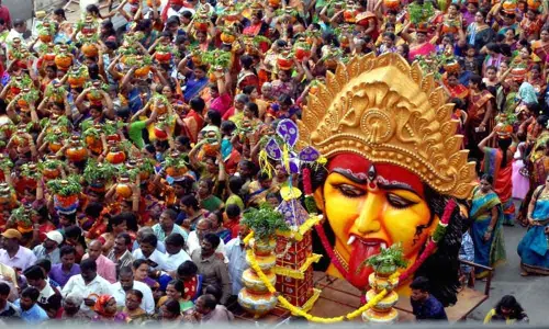 Ujjaini Mahankali Bonalu begins on a low-key note in Hyderabad, all liquor shops closed