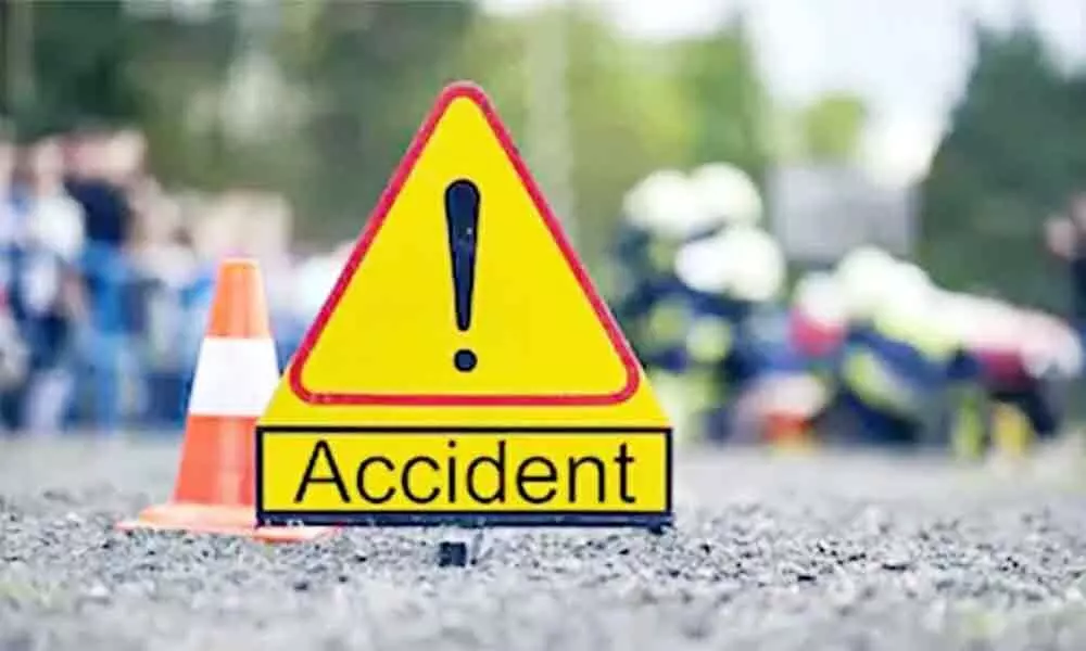 Three dead and one injured after a minivan collides an auto in Anantapur