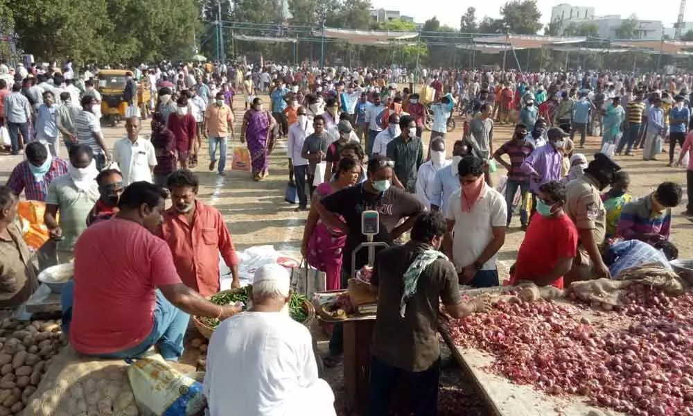 Some consumers violating rules in Rythu Bazaar at Anand Bharati Grounds in Kakinada