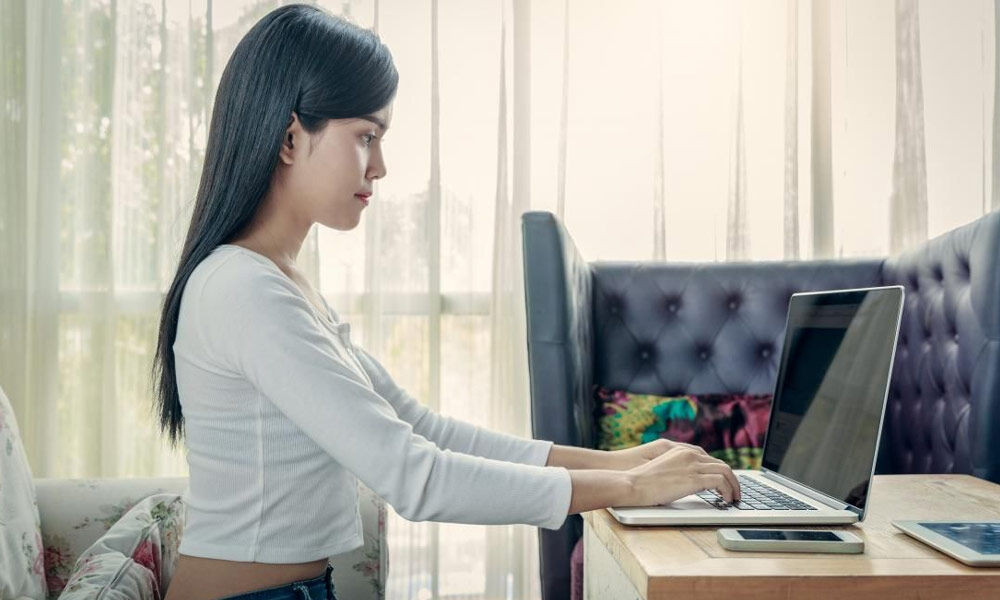 Women guide for WFH with a healthier back(02)