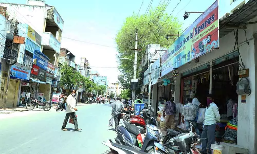 Tirupati: Traders impose self-restrictions to curb further spread of Covid