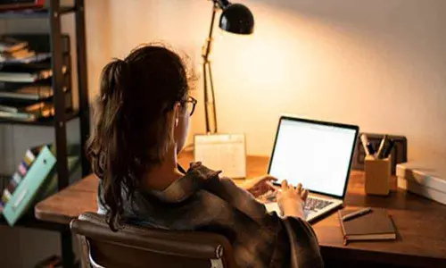 HRD recommends cap on screen time for students