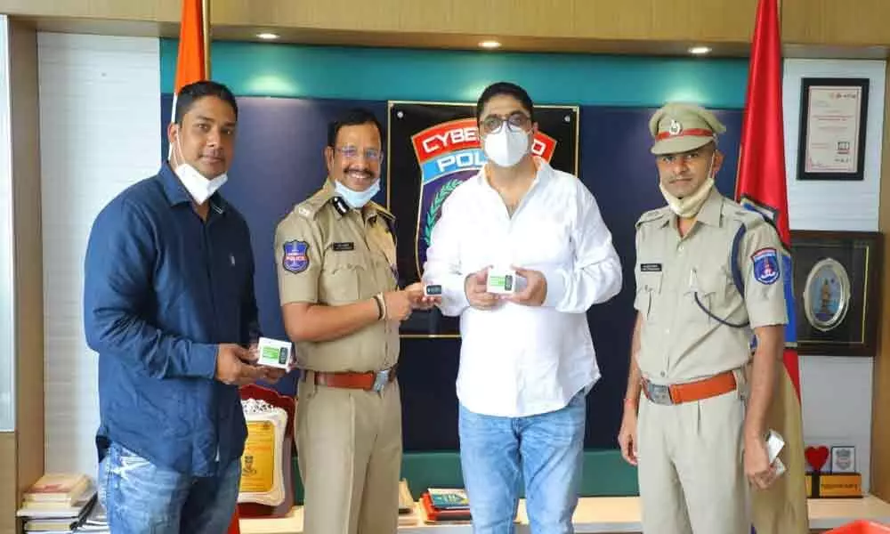 Techno Vision Mobile Store donates Oximeters to Cyberabad Police
