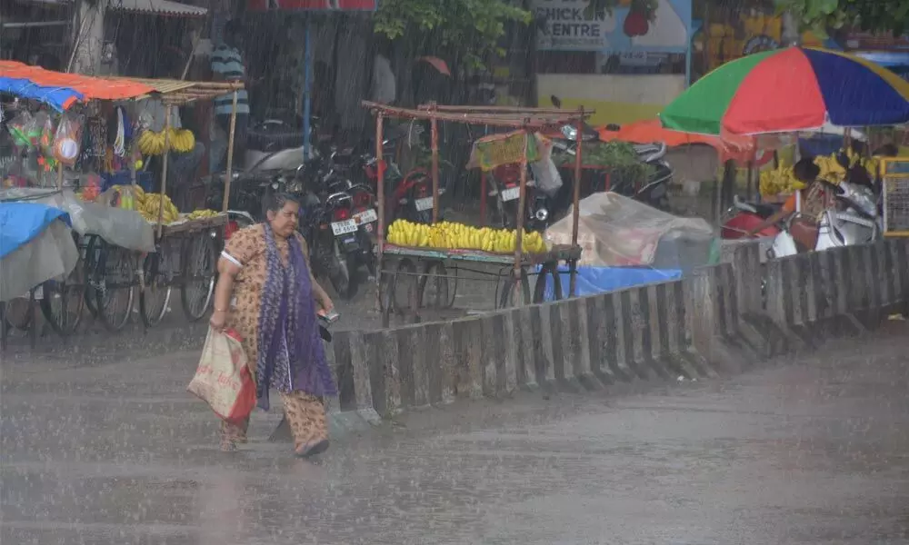 Heavy rains lash city, yellow alert by IMD