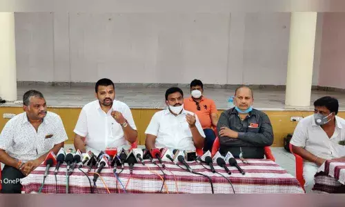 Ongole gold merchants support Nallamalli Balu