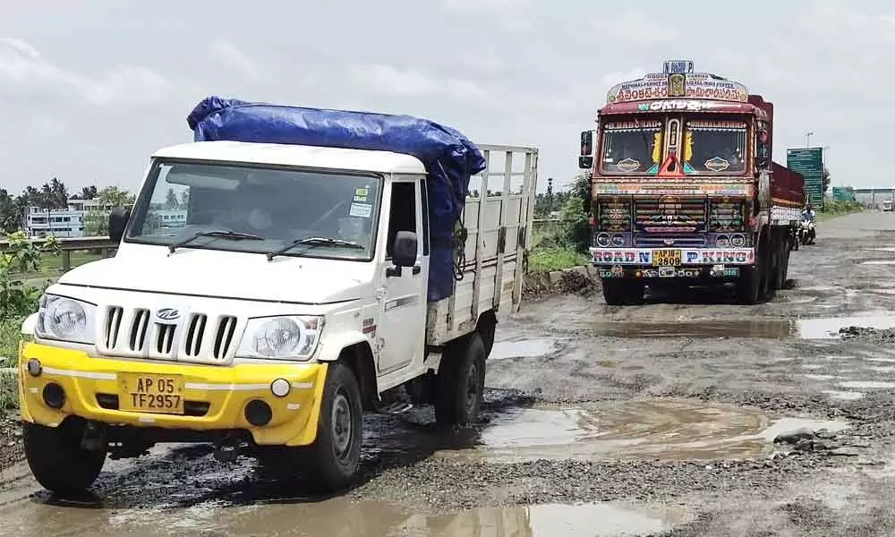 Rajamahendravaram: Approach road on Godavari bridge turns unmotorable