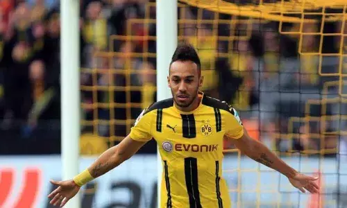 Aubameyang brace helps clinical Arsenal knock out holders City