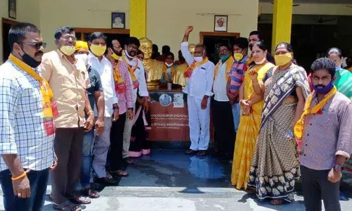 Prakasam district TDP leaders in Ongole on Sunday demanding the reinstallation of NTR statue at Musunuru