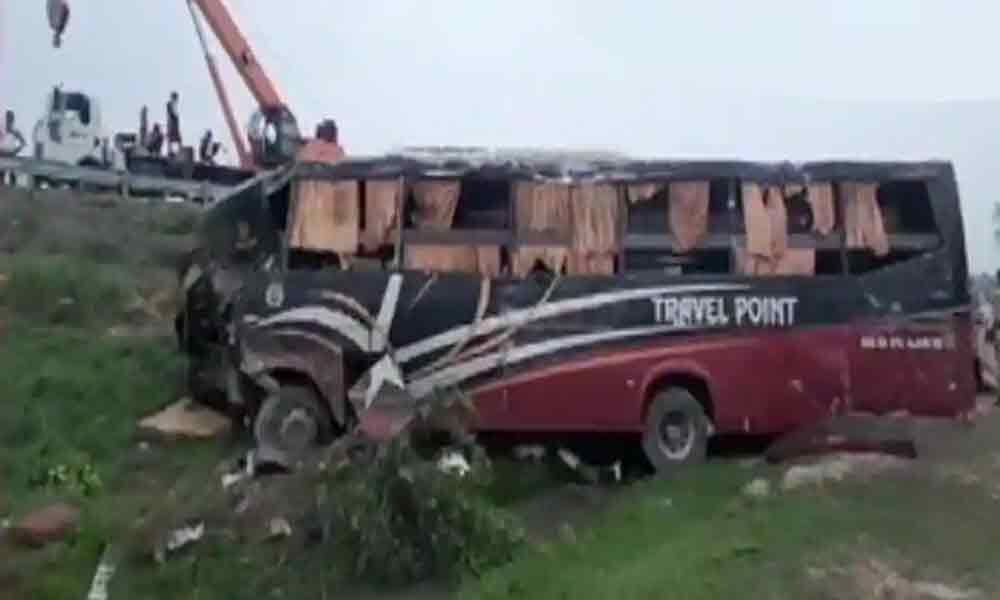 Five killed in accident on Agra-Lucknow Expressway