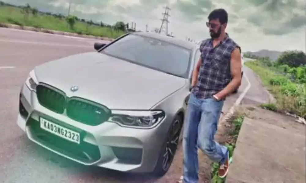 Spotted: Kichcha Sudeep On Hyderabad-Bengaluru Highway