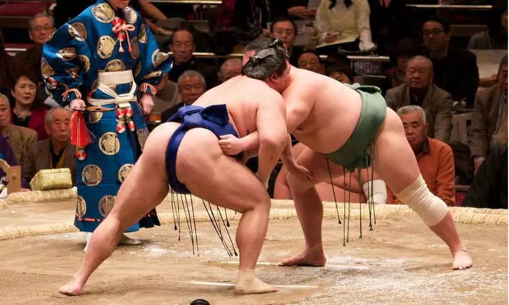 Japan holds sumo despite rise in virus infections