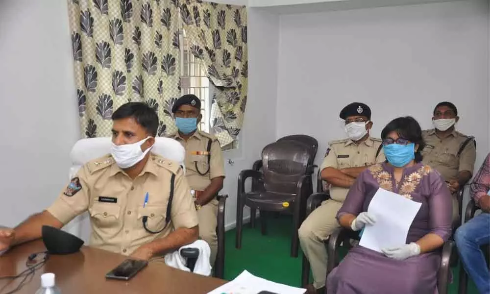 Eluru: SP Narayan assures all help to Covid-afflicted cops