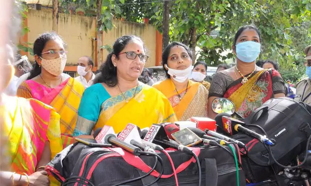 Andhra Pradesh Women’s Commission Chairperson Vasireddy Padma  speaking to the media at the government hospital in Rajamahendravaram on Sunday