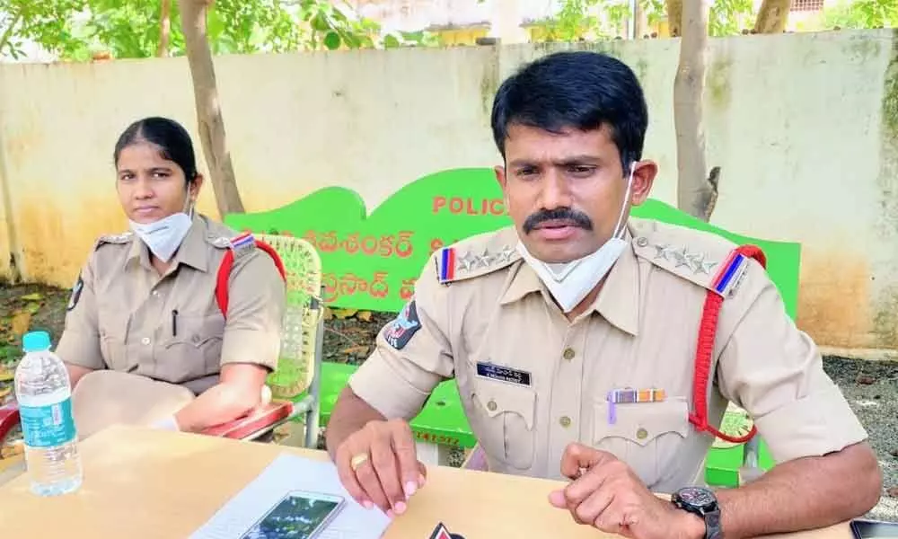 Kurnool: Cops seize unaccounted cash of  38.26 lakh from car
