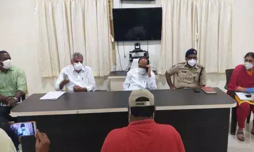 MLA Manugunta Mahidhar Reddy announcing the lockdown in Kandukur on Tuesday