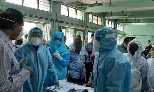 KGGH Superintendent, Dr Narendranath Reddy inspecting the corona admission centre