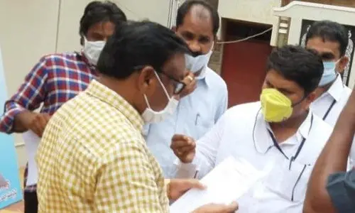 APGEA Prakasam district leaders submitting a memorandum to Collector Pola Bhaskara in Ongole on Thursday