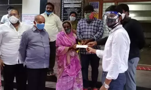 Rajamahendravaram: MP Margani Bharat Ram presents 10 lakh cheque to kin of rape victim