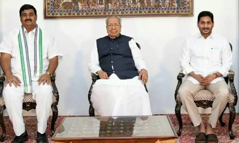 Deputy Chief Minister D Krishna Das (second from left), Minister S Appala Raju (left) with Governor Biswa Bhusan Harichandan, CM Y S Jagan Mohan Reddy. Another Minister Ch Venugopala Krishna (right) also seen (after swearing in ceremony at Amaravati)