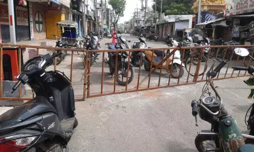 Barricade set up at Islampet to restrict movement of people and vehicles