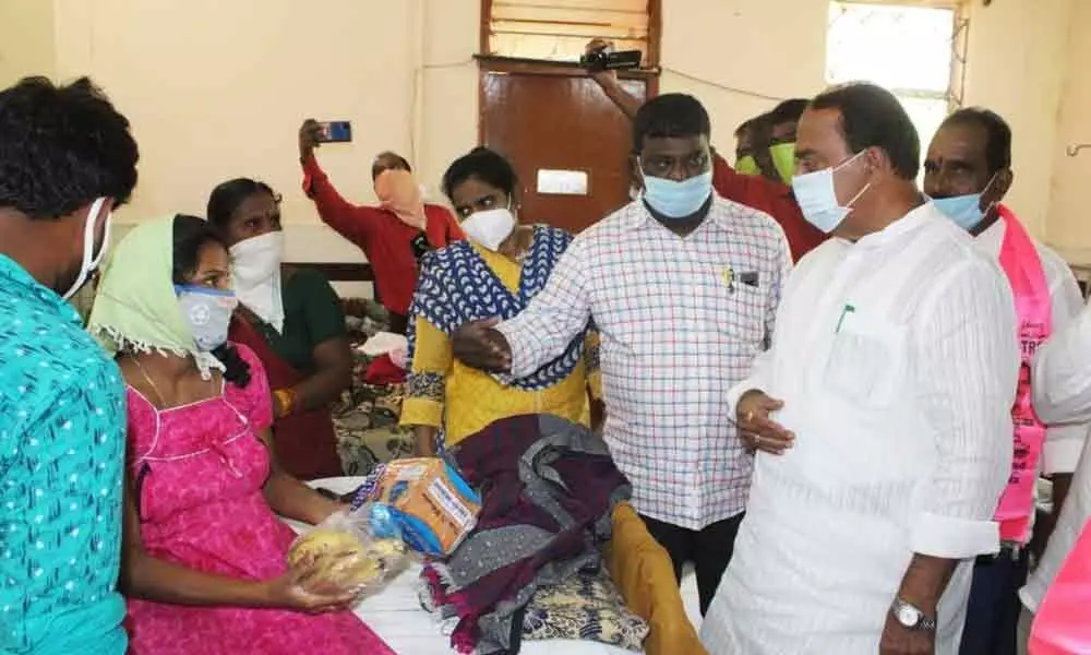 Forest and Endowments Minister Allola Indrakaran Reddy distributing fruits and bread to a patient at Maternity Hospital in Nirmal on Friday