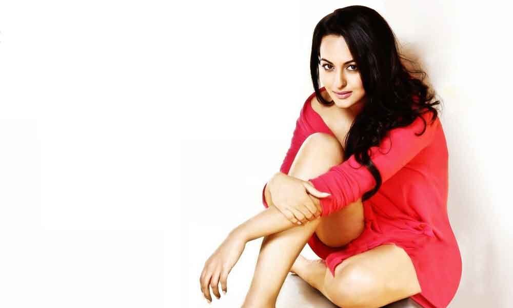 Sonakshi Joins Top Cop Cyber Experts To Fight Cyber Bullying