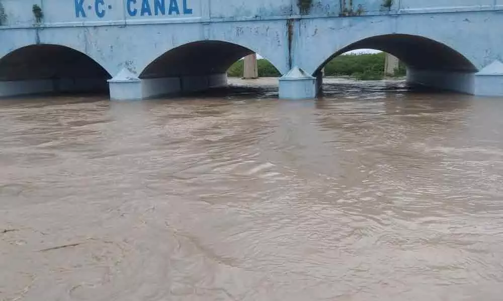 Kurnool: 50,000 cusecs flood water released from GDP into Hundri River
