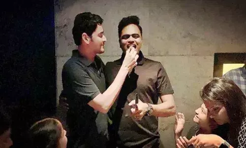 Mahesh Babu And Namratas Wish Tollywood Director Vamshi On His Birthday