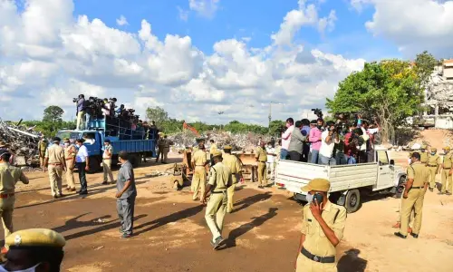 A guided tour of media to the Secretariat