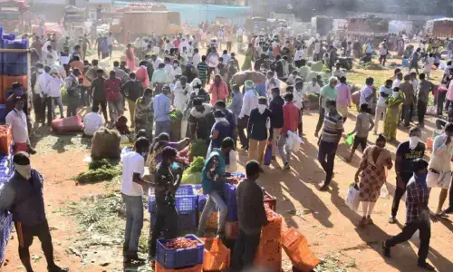 Hyderabad: Social distancing goes for a toss in guided tour of media