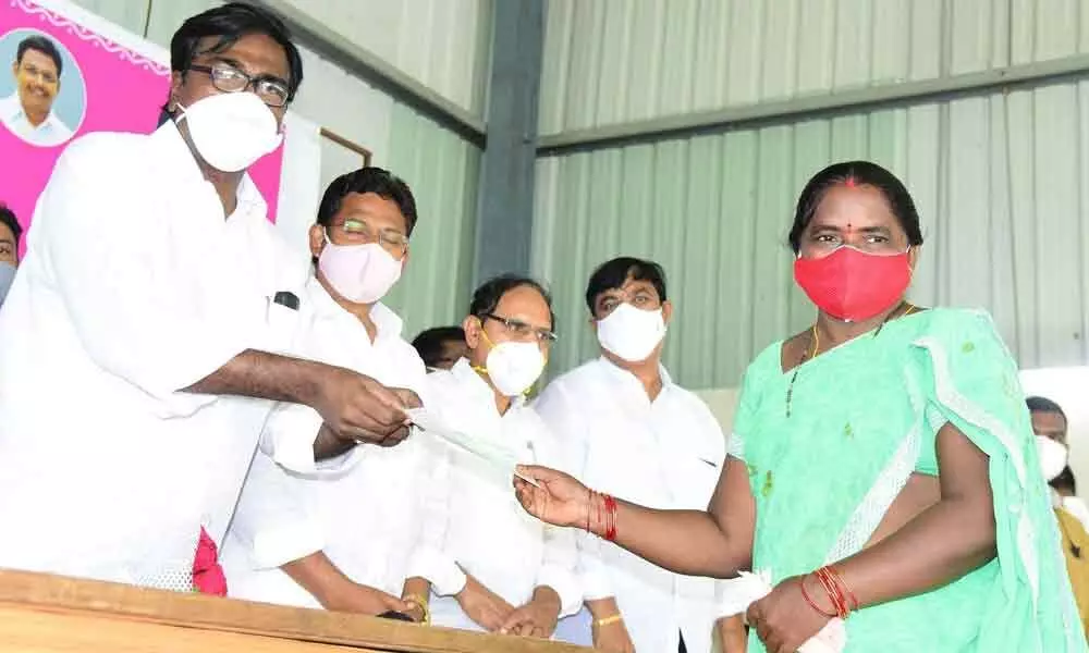 Transport Minister Puvvada Ajay Kumar distributing Kalyana Lakshmi cheque to a beneficiary in Khammam on Monday