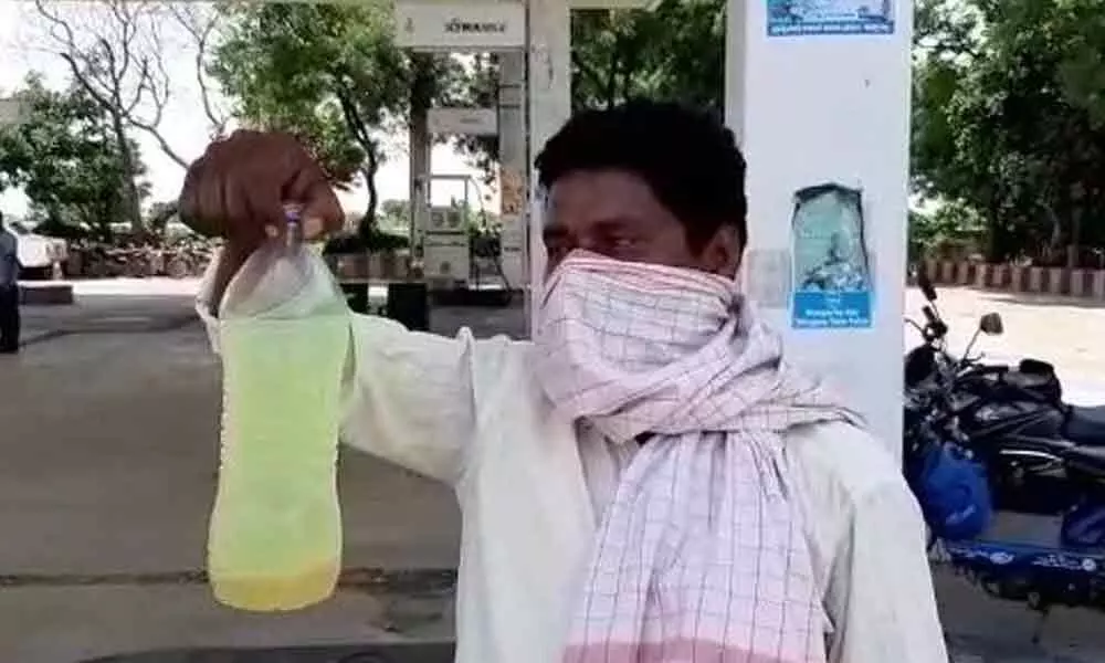 Customer showing the adulterated diesel supplied by Jayaratna petrol bunk at Pebbair on Monday