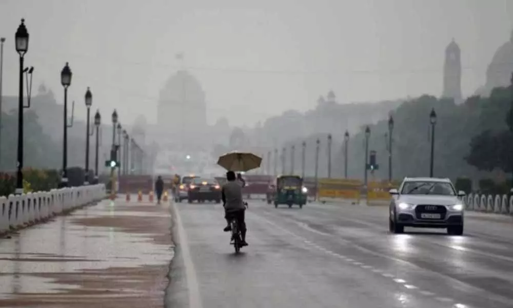 Sultry weather in Delhi; rain forecast for Wednesday, Thursday
