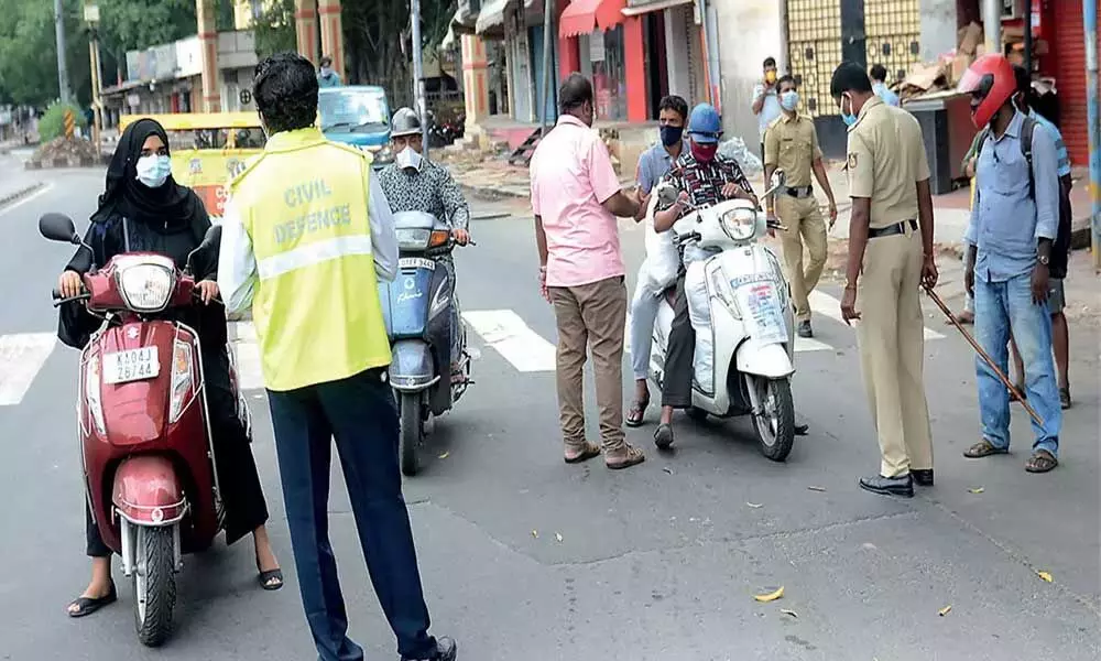 Cops, civic workers too at receiving end