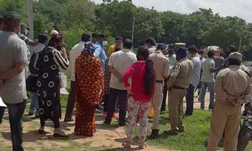 Secunderabad: Parents approach DEO, seek relief in school fees