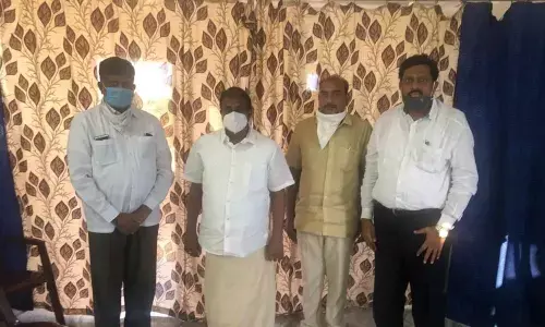 Amaravati Parirakshana Samiti leaders Siva Reddy, G Tirupati Rao and RV Swamy congratulating Somu Veerraju on his appointment as the BP State president