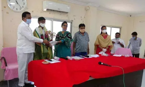 MLA and Government Whip Gampa Govardhan and Khammam Municipal Chairperson Nittu Jahnavi felicitating newly elected co-option members in Kamareddy on Thursday