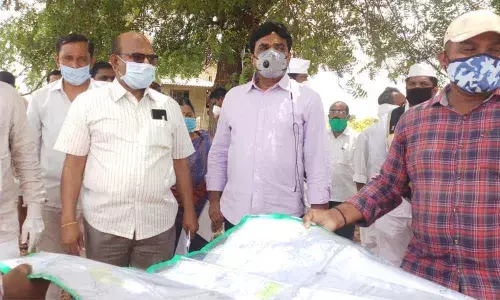 Prakasam: Joint Collector Murali tells officials to speed up works in rehabilitation colonies