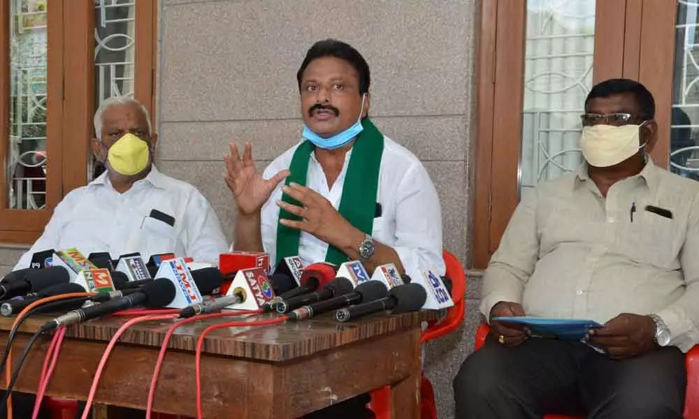 The Black Soil Tobacco Farmers Welfare Association members from Prakasam and Nellore districts speaking at the press meet in Ongole on Thursday