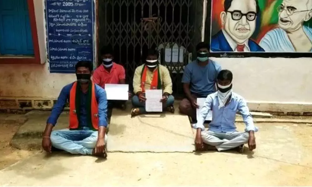 BJP activists from Kosgi mandal staging a protest in front of Kosgi Tahsildar office on Friday