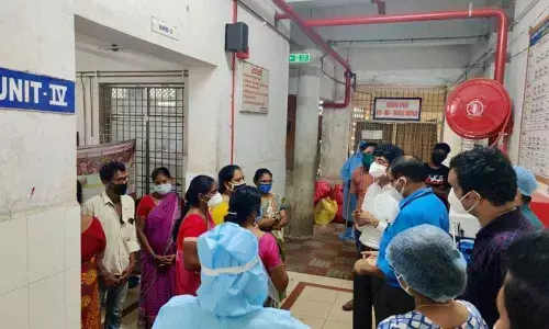 Collector Muralidhar Reddy interacts with Covid patients; enquires about their health