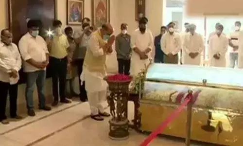 Political leaders, relatives pay last tributes to Amar Singh