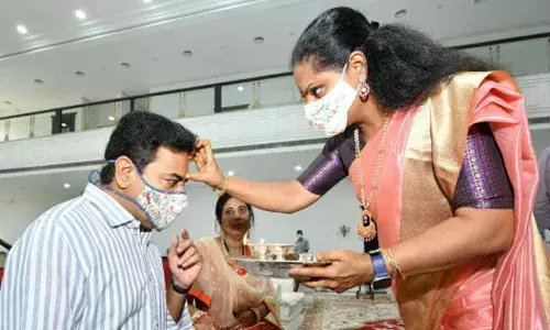 Ex-Nizamabad MP Kavitha ties rakhi on minister KTR