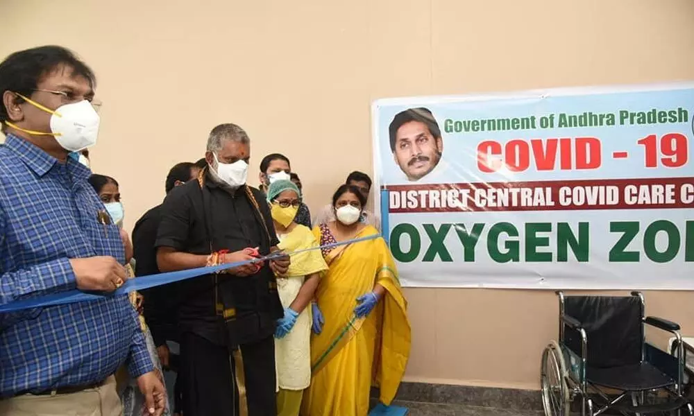 MLA Chevireddy Bhaskar Reddy inaugurating Oxygen Zone at Padmavathi Nilayam Covid Centre