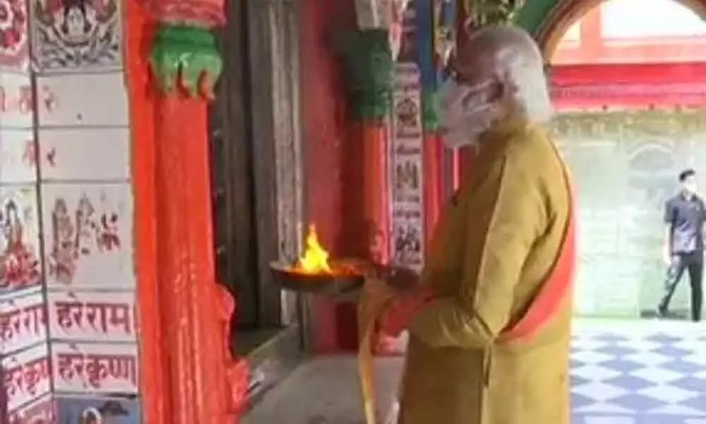 Prime Minister Narendra Modi offers prayers at 10th century Hanuman Garhi temple