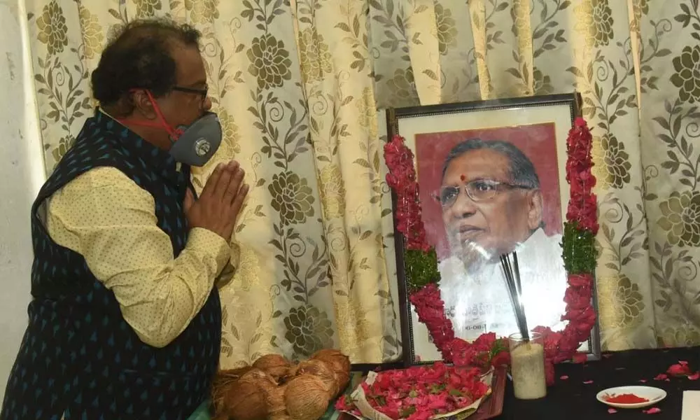 Mahabubnagar District collector S Venkat Rao paying tributes to Prof Jayashankar on his 87th birth anniversary