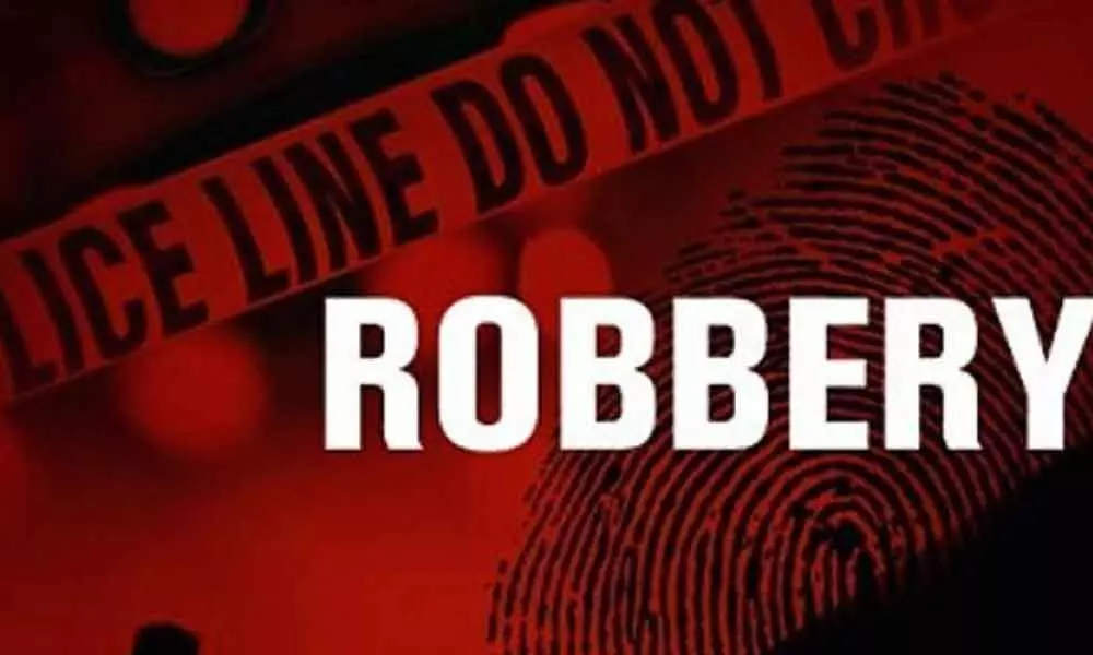 Burglars steal mobile phones worth Rs 20 lakh