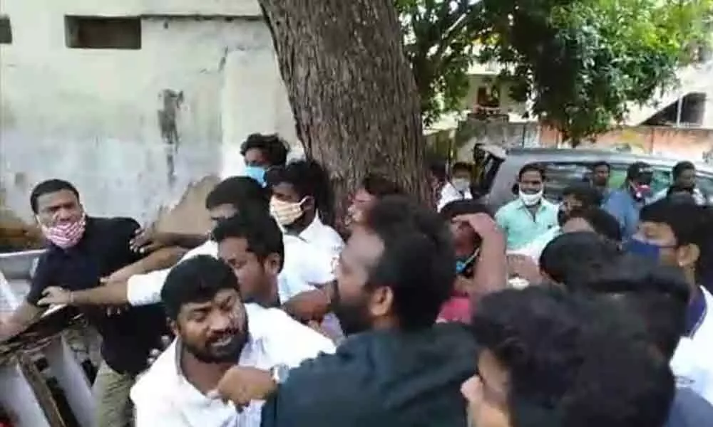 Youth Congress leaders engage in fisticuffs in Warangal