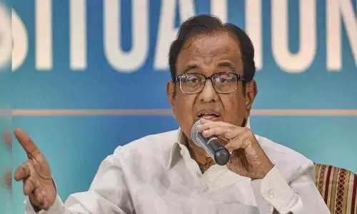 Its not unusual, Chidambaram comes out in Kanimozhis support