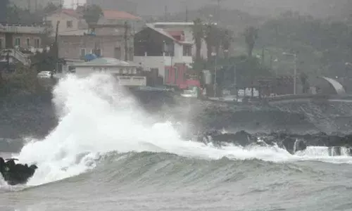 Typhoon Mekkhala makes landfall in China